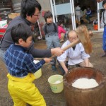 初春スキー体験でお餅つき